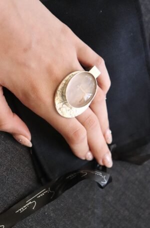 ANILLO POWER STONE PLATA RETICULADA Y CUARZO ROSA